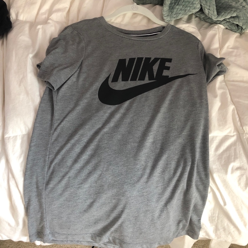 Nike woman’s top
